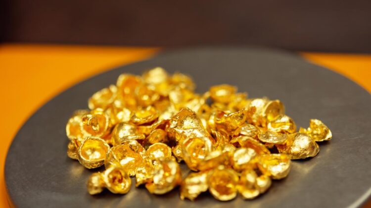 Un estudio lo confirma: ese viejo dispositivo electrónico que estás pensando tirar contiene oro de 22 quilates