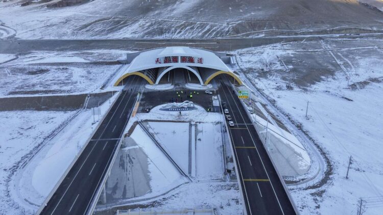Es oficial: China inaugura la autopista con el túnel más largo del mundo... aunque este país ya tienen un proyecto que lo amenaza 1 Es oficial: China inaugura la autopista con el túnel más largo del mundo... aunque este país ya tienen un proyecto que lo amenaza.
