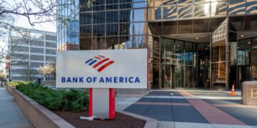 Say goodbye to Bank of America and Wells Fargo - they're closing all their branches as of today - here's why