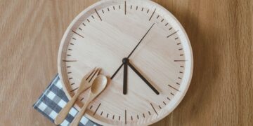 A doctor makes it clear - this is the time we should eat dinner so that it does not affect our health