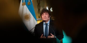 How high could the dollar go in the coming months according to the market and Milei's plan?