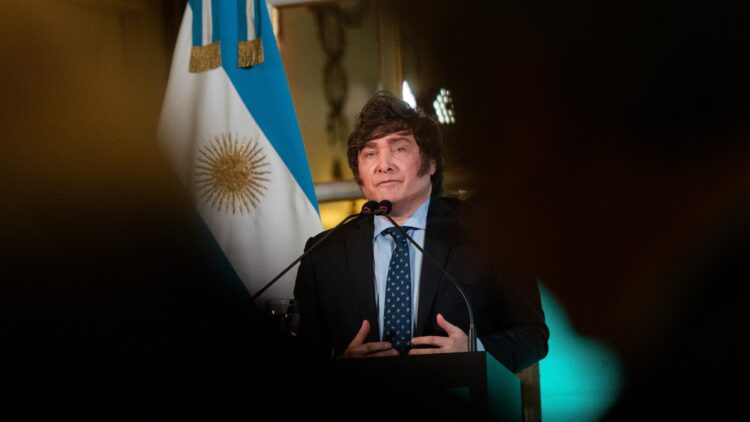 How high could the dollar go in the coming months according to the market and Milei's plan?