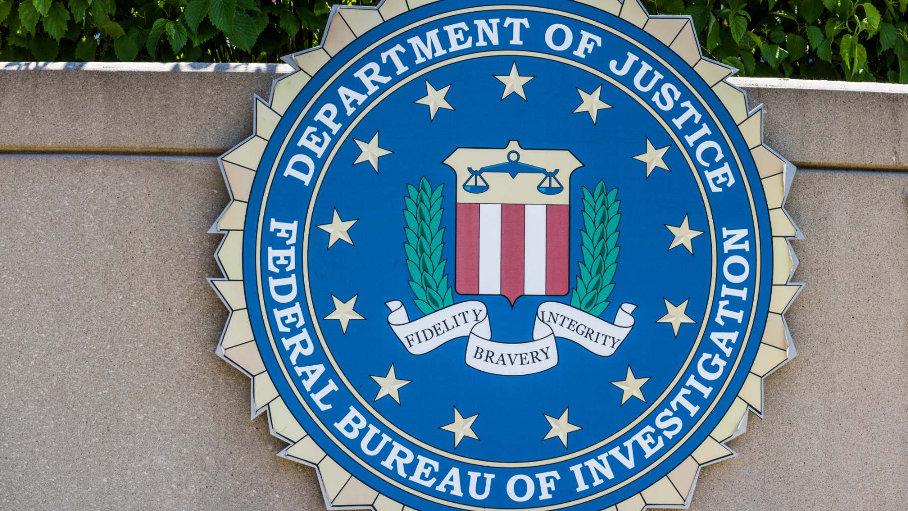 FBI warns iPhone and Android users about flaws in SMS encryption system