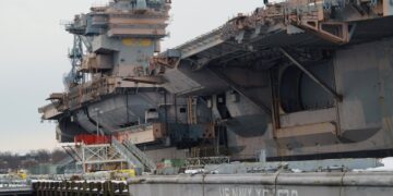 Saying goodbye to the Navy's last aircraft carrier "Big John" after nearly 40 years of service - this will be her last voyage