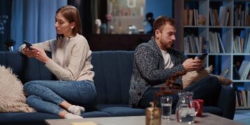 Are you phubbing? Study reveals how this habit could be jeopardizing your marriage