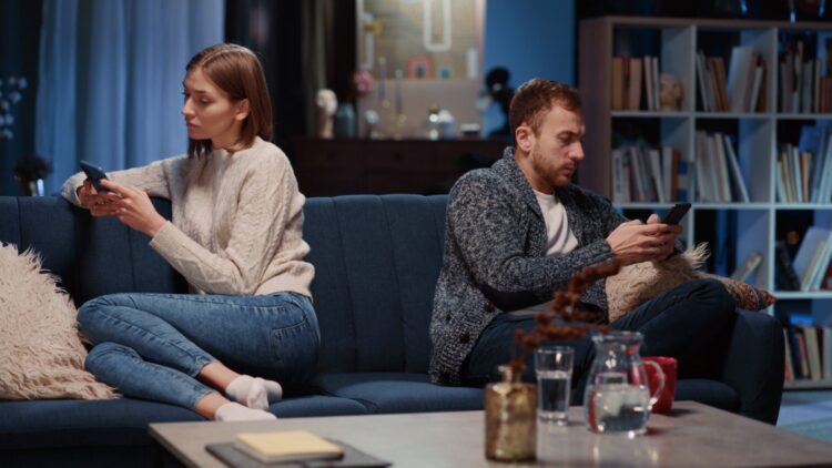 Are you phubbing? Study reveals how this habit could be jeopardizing your marriage