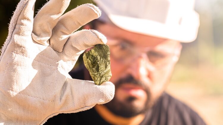 The household appliance we all throw away that contains 22 carat gold inside