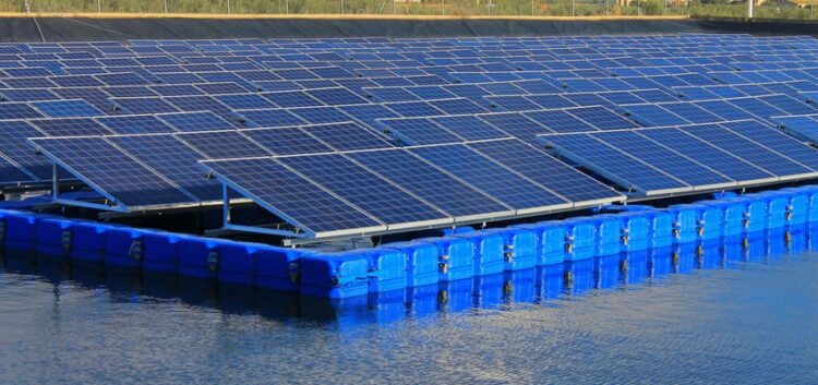 Farewell to taking up space on land - Japan invents a new form of energy by putting more than 50,000 solar panels in the water 1 Say goodbye to taking up space on land - Japan invents a new form of energy by putting more than 50,000 solar panels in the water