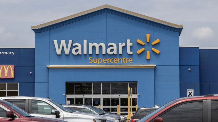 Say goodbye to paying with these bills at Walmart — they will no longer be accepted 1 Goodbye Wal-Mart and Amazon - this February 28th will be remembered forever and there will be a "ban" on shopping at these chains