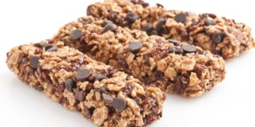 Only 5 ingredients and very healthy - oatmeal and chocolate bars