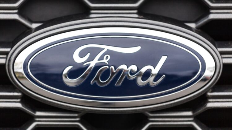 Goodbye to the black dashboard—Ford recalls more than 355,000 F-Series trucks due to a fault in the panels that can hide the speedometer or warning light—these are the affected model