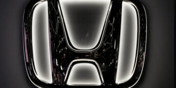 The 22nd-century hydrogen engine—Honda surprises with the CR-V e:FCEV SUV (2025), which combines a fuel cell and plug-in battery