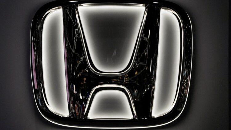 The 22nd-century hydrogen engine—Honda surprises with the CR-V e:FCEV SUV (2025), which combines a fuel cell and plug-in battery