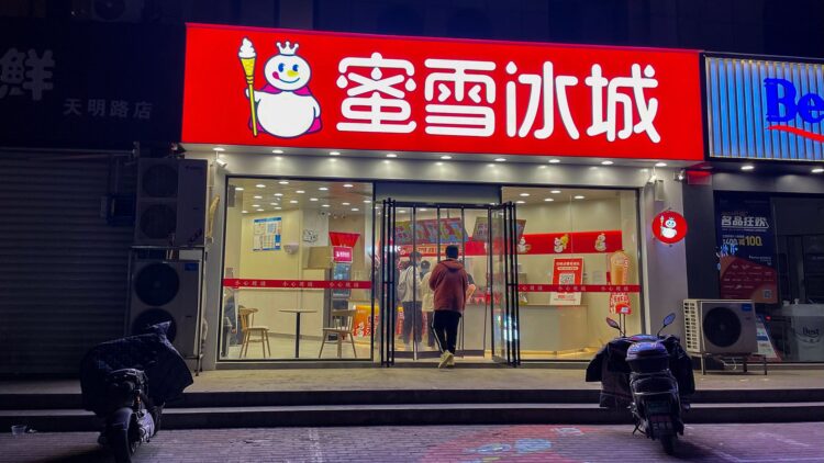 Neither Starbucks nor Dunkin' Donuts - this is the largest chain of stores in the world, and almost no one knows it 1 Neither Starbucks nor Dunkin' Donuts - this is the largest chain of stores in the world, and almost no one knows it