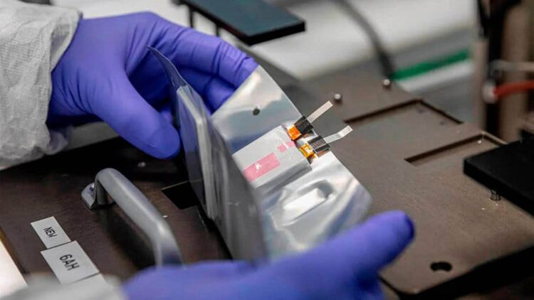 Scientists finally put an end to electric car batteries - this new electrolyte changes everything - they now last much longer and are safer