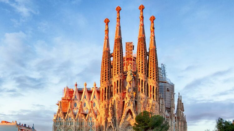 Neither faith nor architecture - pure mathematics behind the facade of the Sagrada Familia 1 Neither faith nor architecture - pure mathematics behind the facade of the Sagrada Familia