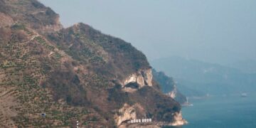 This dog-faced cliff has shocked the entire Chinese community - no one had noticed until now