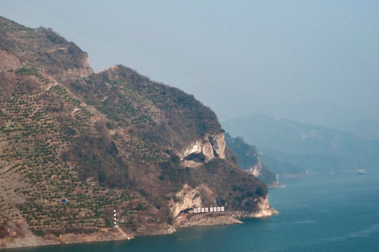 This dog-faced cliff has shocked the entire Chinese community - no one had noticed until now 1 This dog-faced cliff has shocked the entire Chinese community - no one had noticed until now