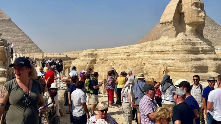 Say Goodbye to the Pyramid of Giza - thousands of tourists disappointed to discover the reality behind one of the Seven Wonders of the World 1 Farewell to the Pyramid of Giza - thousands of tourists disappointed to discover the reality behind one of the Seven Wonders of the World