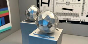 Say goodbye to solar panels - Japan is revolutionizing solar energy with photovoltaic spheres called "Sphelar by Kyosemi" that capture light from all angles