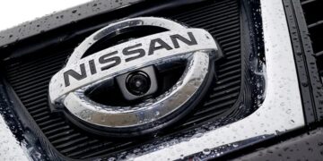Goodbye to Nissan - announces a recall for this 2025 model in the United States after detecting a defect in the windshield that compromises safety