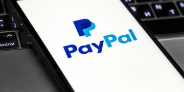 Say goodbye to traditional payment methods - PayPal is revolutionizing e-commerce with its new payment method and transforming online shopping forever