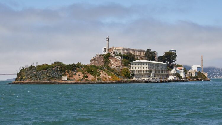 Goodbye to Sightseeing Tours - Donald Trump reopens Alcatraz as a federal prison, igniting a political firestorm in the U.S.