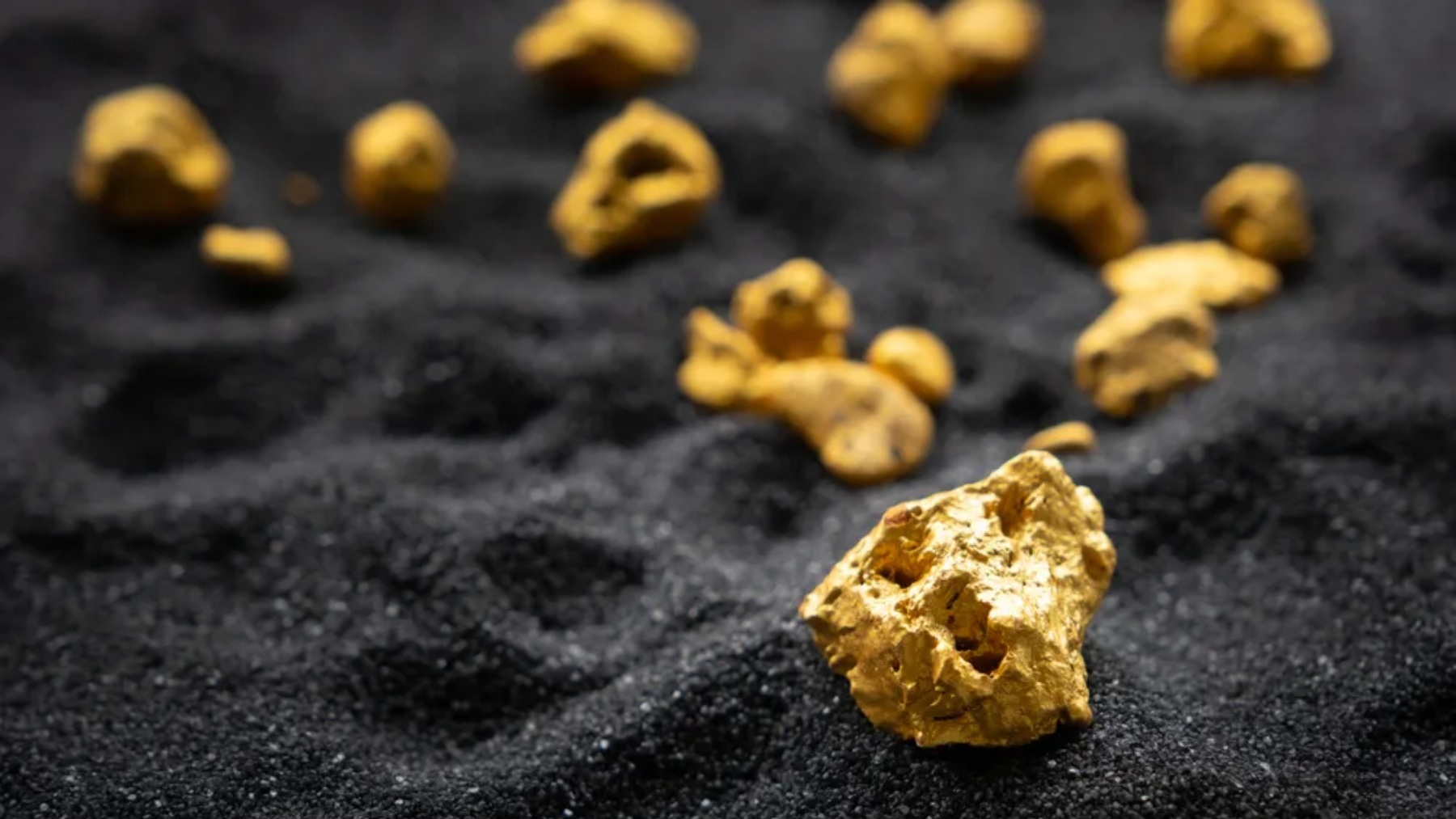 Scientists discover that the Earth's core hides a giant reservoir of gold that is seeping to the surface - This could change the future of mining
