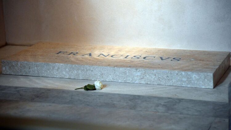 No one could believe it - the unexpected typo on Pope Francis' tomb that has sparked criticism from experts and the faithful alike 1 No one could believe it - the unexpected typo on Pope Francis' tomb that has sparked criticism from experts and the faithful alike