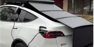Say goodbye to charging stations - this American turns his Tesla into a mobile solar station with 1,000 watts of power