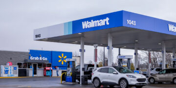 Goodbye to traditional gas stations in the US - Walmart, Costco, and Dollar General are jumping headfirst into the fuel business in the US