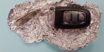 Say goodbye to theft - More and more drivers are wrapping their car keys in aluminum foil - Here's why, according to experts
