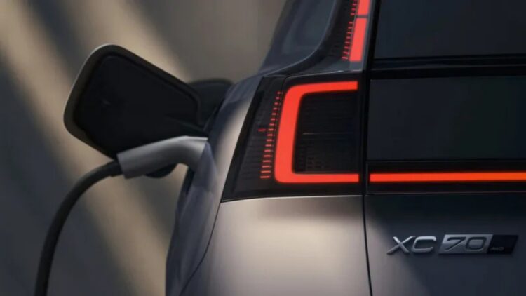 Say goodbye to the traditional engine — Volvo has launched the new XC70, a plug-in hybrid SUV that promises to revolutionize sustainable mobility