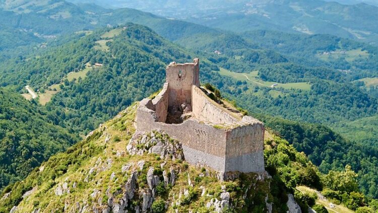 Neither vampires nor myths - this royal castle in France hides the darkest, most terrifying secrets ever documented 1 Neither vampires nor myths - this royal castle in France hides the darkest, most terrifying secrets ever documented