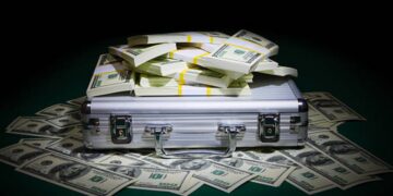 Goodbye to cash—the US is stopping people traveling by plane with more than $10,000 unless they do this