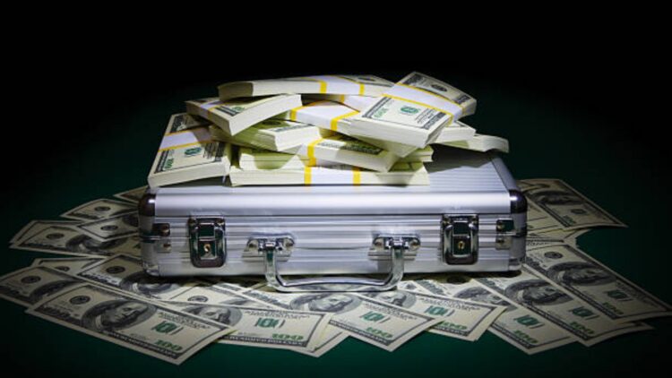 Goodbye to cash—the US is stopping people traveling by plane with more than $10,000 unless they do this