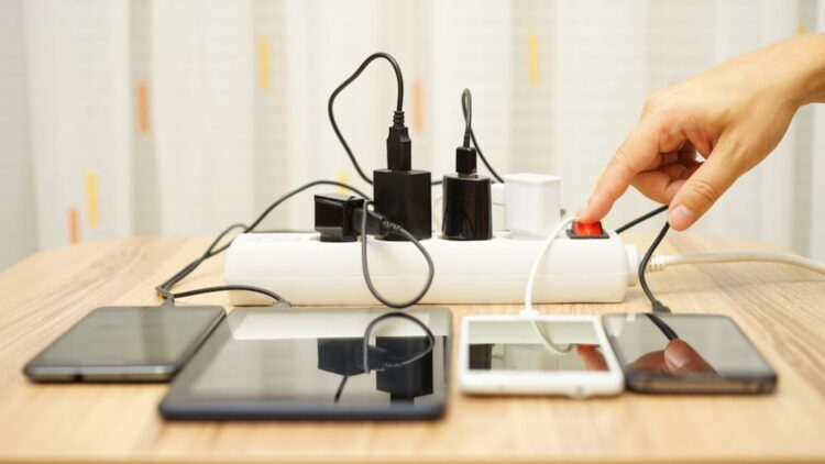 No heating or air conditioning - The electrical appliance that should always be unplugged before going to sleep to avoid doubling the bill 1 No heating or air conditioning - The electrical appliance that should always be unplugged before going to sleep to avoid doubling the bill