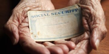 Neither 65 nor 67 - this will be the new age for collecting 100% Social Security in 2026 and this is how it affects you directly
