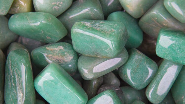 Neither gold nor platinum—the most expensive mineral on Earth has a name that few know and a growing demand 1 Goodbye to gold and platinum—this little-known gem costs hundreds of dollars per carat and is only found in Sri Lanka