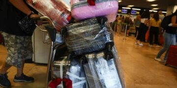 Goodbye to plastic in suitcases – TSA reveals why it's not the best idea before flying – it could cause you more problems than security checks