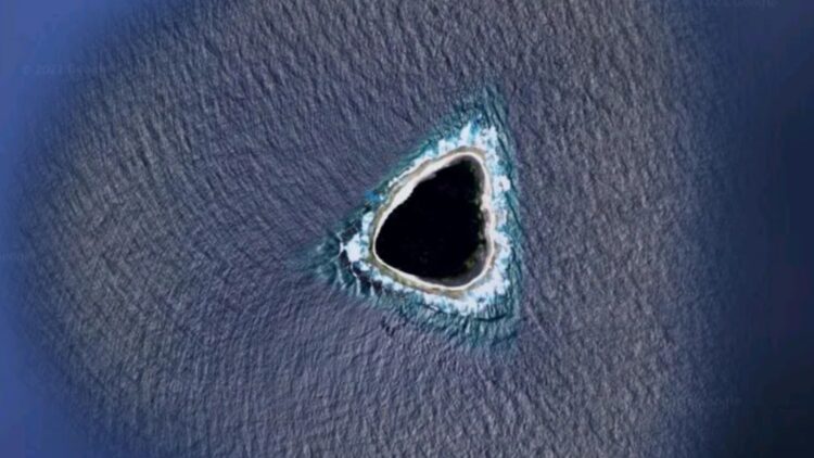 Neither error nor glitch - Vostok Island appears as a “black hole” on Google Maps and no one knows why