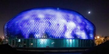 Confirmed - this futuristic building with 10,000 solar panels produces its own energy and is already revolutionizing sustainable architecture