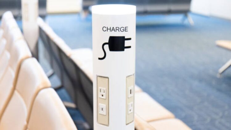 Bad news for travelers - this mistake with your cell phone at the airport can cost you all your data and your money