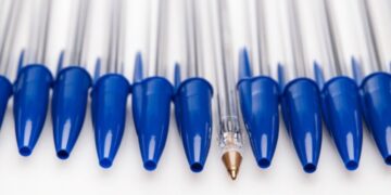 Myths be damned - the small hole in the ballpoint pen has a function that few know about and it is crucial