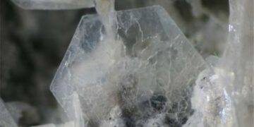 Confirmed by the scientific community—an extraterrestrial mineral found in a meteorite breaks known laws by expanding in an unusual way when heated