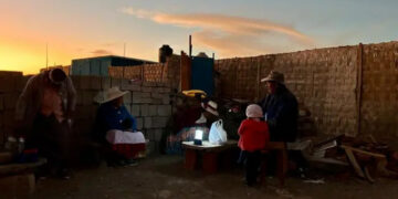 The city that lives in darkness despite being next to one of the largest solar plants in the world