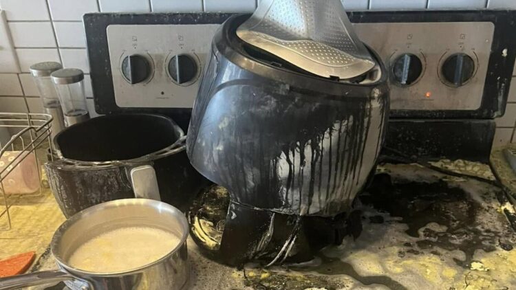 Goodbye to your Air Fryer—thousands of air fryers are being recalled in the US after it was discovered that they can cause fires 1 Goodbye to your Airfryer—thousands of air fryers are being recalled in the US after it was discovered that they can cause fires
