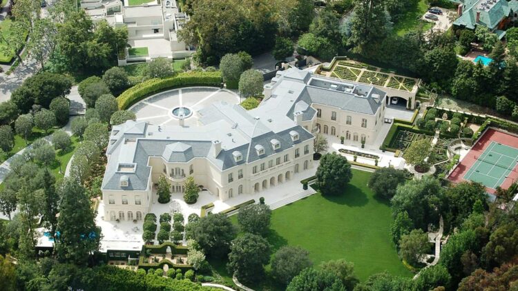 It's official—this is the identity of the new owner of the mansion that surpasses the Taj Mahal in size