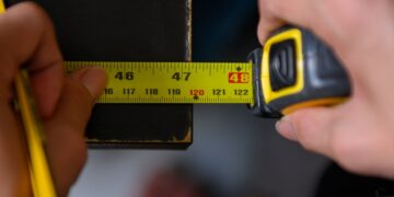 An expert confirms it—this is what black diamonds on tape measures really mean, and no one ever explained it to you