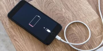 Confirmed by psychology—if you never let your cell phone battery run out, you probably share these 9 personality traits